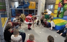 Galeria aktualności Spotkanie z Mikołajem, Grinchem i elfami w Kadzidle 3