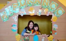 R&oacute;ża i jej mama w fotobudce.