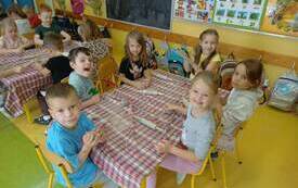 Łucja, Sandra, R&oacute;ża, Liliana, Maksymilian, Henryk podczas pracy.