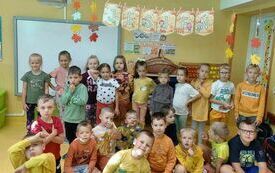 Powitanie Jesieni - zdjęcie grupowe kl.0