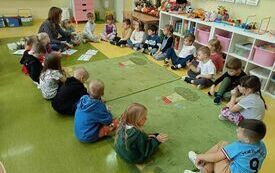 Grupa biedronki w trakcie zajęć.