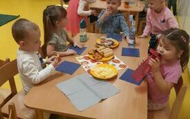 Poczęstunek grupy Motylki.