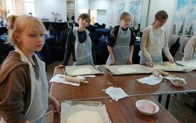 Alicja, Ignacy, Kasia i Asia podczas warsztat&oacute;w