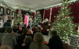 Uczniowie kl. V na spotkaniu z Mikołajem