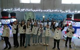 Śnieżna drużyna z klasy IV i VI