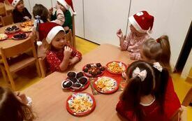 Poczęstunek w grupie Motylki.