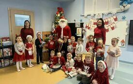 Grupa Smerfy z Mikołajem