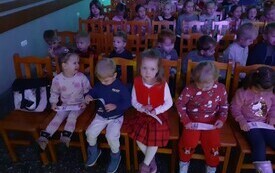 Krasnale na przedstawieniu w CKBiS3.