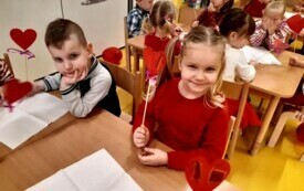 Marcelinka i Alanek z walentynkami.