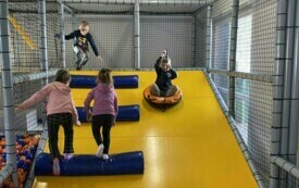 Zabawy na zjeżdżalni