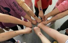 Dziewczynki z tatuażami