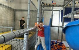 Antoni na zjeżdżalni