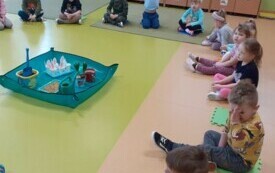 Krasnale sieją i sadzą.