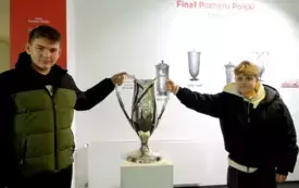 14- Uczestnicy wycieczki zwiedzają  PGE Narodowy .