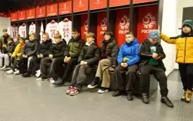 11 -Uczestnicy wycieczki zwiedzają  PGE Narodowy .