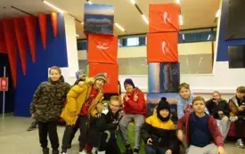 4 - Uczestnicy wycieczki na PGE Narodowym - zbudowali 2 wieże.