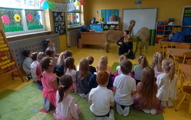 Pani Natalia opowiada o zwyczajach Rosity i Pilara