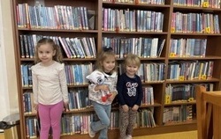 Zdjęcie do Żabki z Kicią Kocią odkrywają świat książek