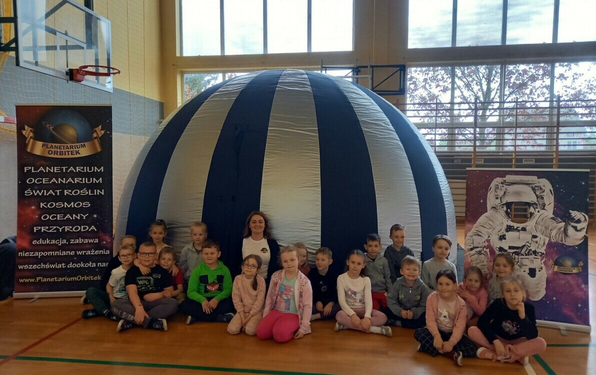 Zdjęcie do Mobilne Planetarium &bdquo;Orbitek&rdquo; w przedszkolu i ,,zer&oacute;wce''