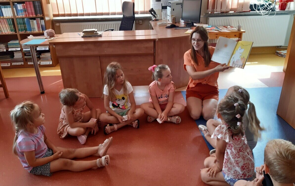 Zdjęcie do W wakacje się nie nudzimy, bo do biblioteki chodzimy