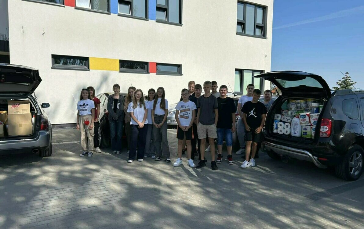 Zdjęcie do Szkoła Podstawowa w Łęgu Przedmiejskim przekazuje dary dla powodzian &ndash; solidarność i pomoc w trudnych chwilach.