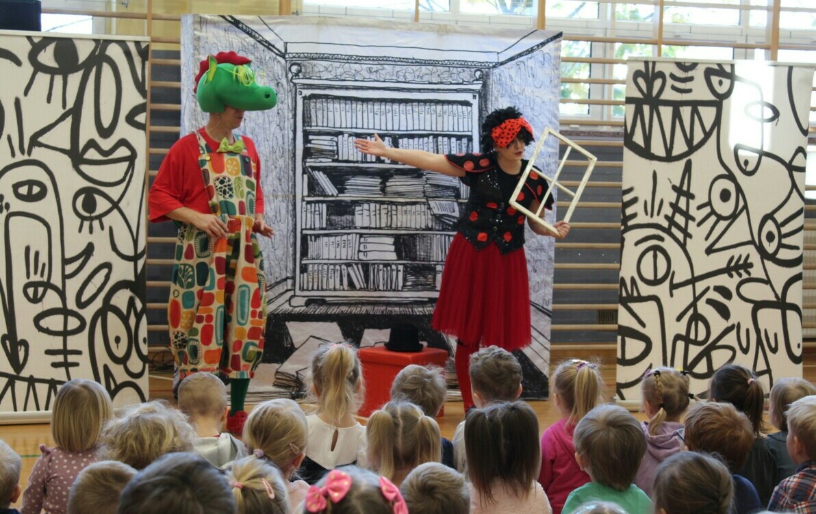 Zdjęcie do Teatrzyk z okazji Dnia Postaci z Bajek