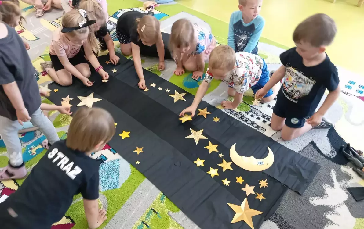 Zdjęcie do Sensoryczna Tęcza&rdquo; &ndash; Kolor Czarny w Grupach Krasnale, Słoneczka i S&oacute;wki