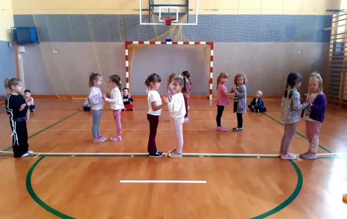 Zdjęcie do Grupa &bdquo;Tygryski&rdquo; realizuje innowację pedagogiczną &bdquo;Magia tańca &ndash; rozw&oacute;j przez ruch i muzykę&rdquo;