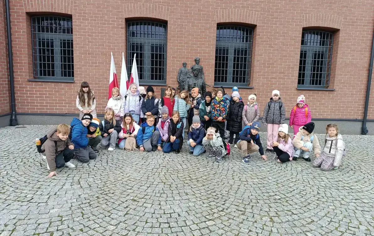 Zdjęcie do Wycieczka uczni&oacute;w klas I&ndash;III do Ostrołęki &ndash; nauka, kultura i dobra zabawa!