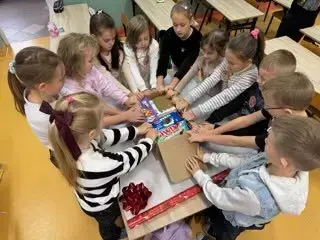 Zdjęcie do Razem czynimy dobro &ndash; szkolna społeczność w akcji &bdquo;Zostań Mikołajem&rdquo;!