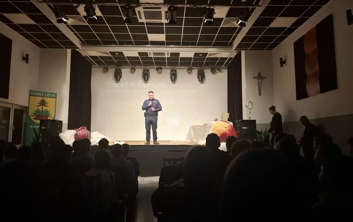 Zdjęcie do Spektakl i warsztaty w Centrum Kultury- Biblioteki i Sportu w Lelisie  pod hasłem &bdquo;HEJTUJESTEM!&rdquo;
