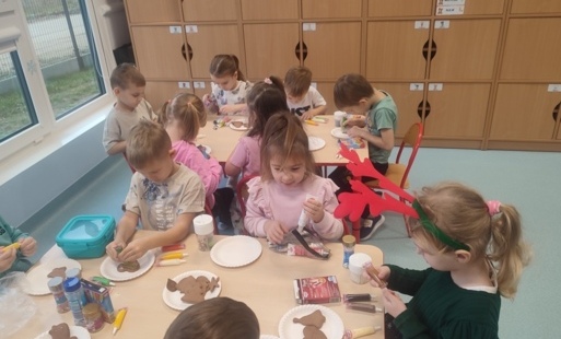 Zdjęcie do Grupa "Misie" piecze pierniki