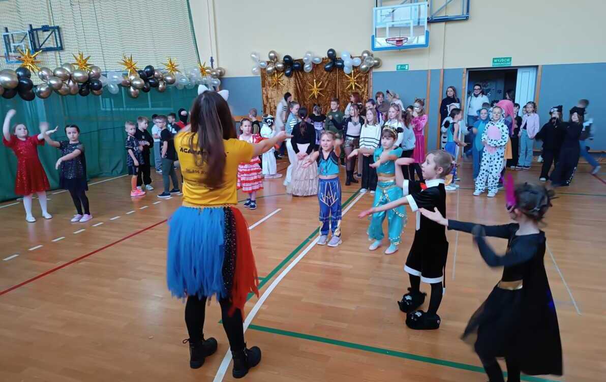 Zdjęcie do Niech żyje bal! Zabawa karnawałowa w naszej szkole i przedszkolu