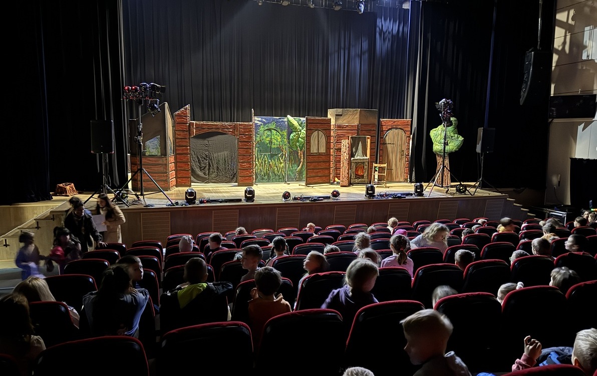 Zdjęcie do Wyjazd do Ostrołęckiego Centrum Kultury na spektakl &bdquo;Pinokio&rdquo;