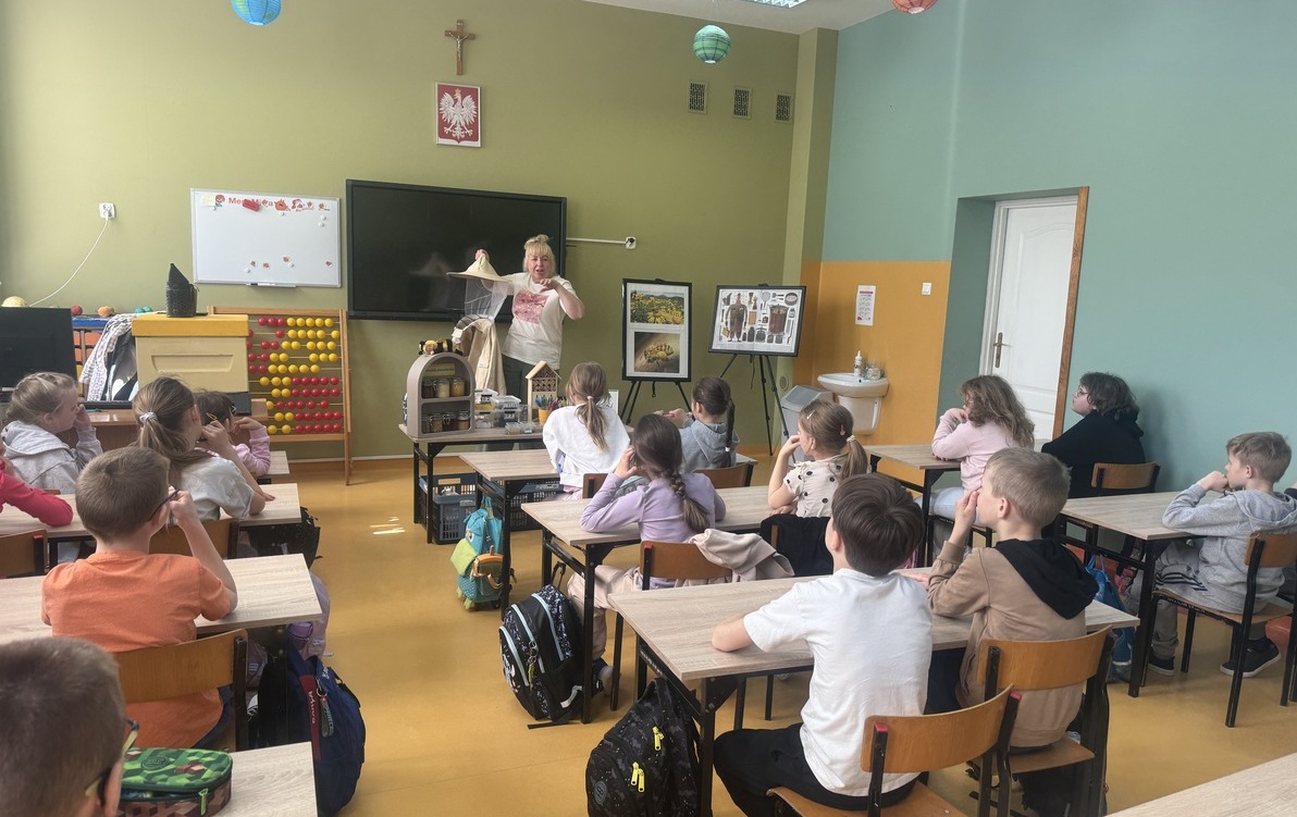 Zdjęcie do Warsztaty pszczelarskie w klasach I-III