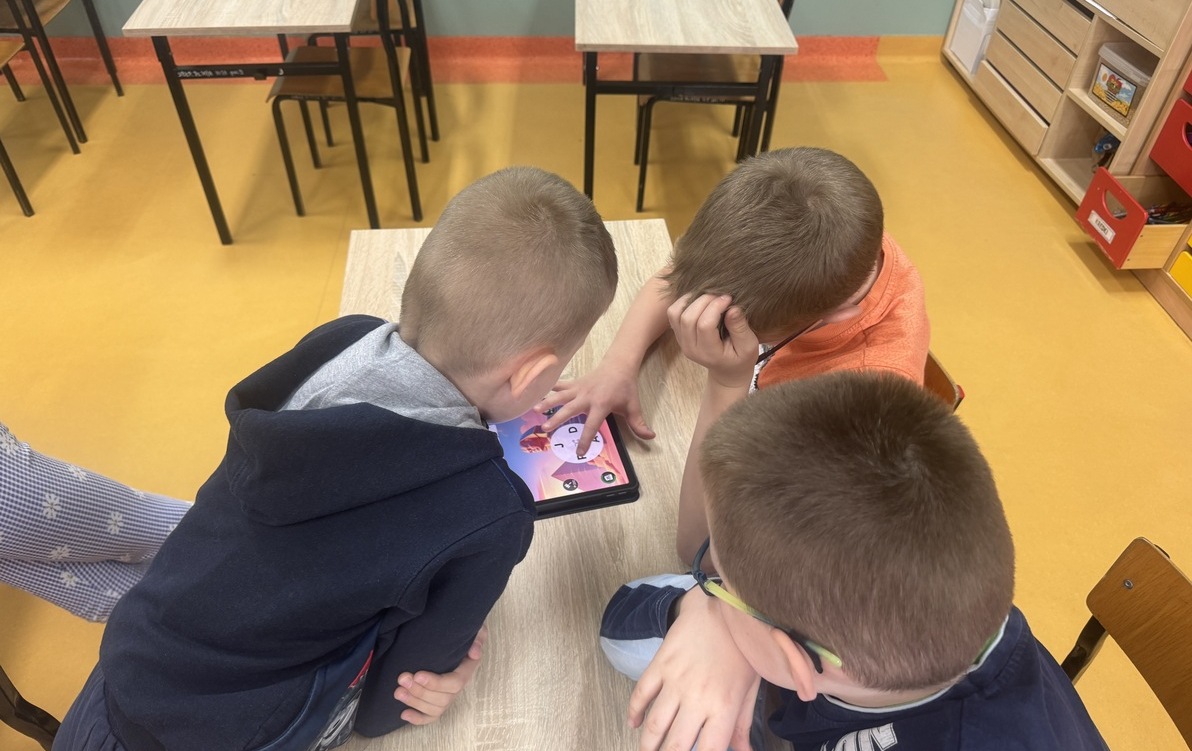 Zdjęcie do Ogromny sukces klasy drugiej &ndash; drugi tablet z MegaMisji!