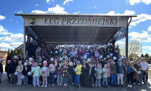 Zdjęcie do Kwiecień &ndash; Miesiąc Budowania Most&oacute;w Zrozumienia w Naszej Szkole