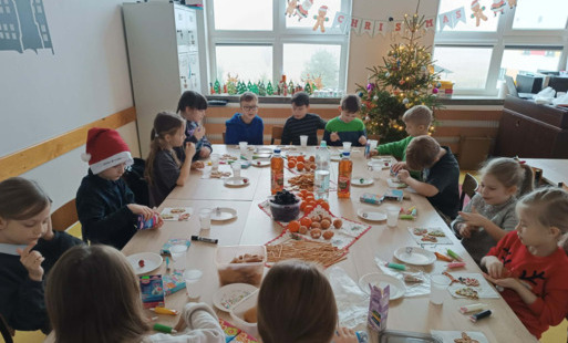 Zdjęcie do Dekorowanie pierniczk&oacute;w w klasach 1-3