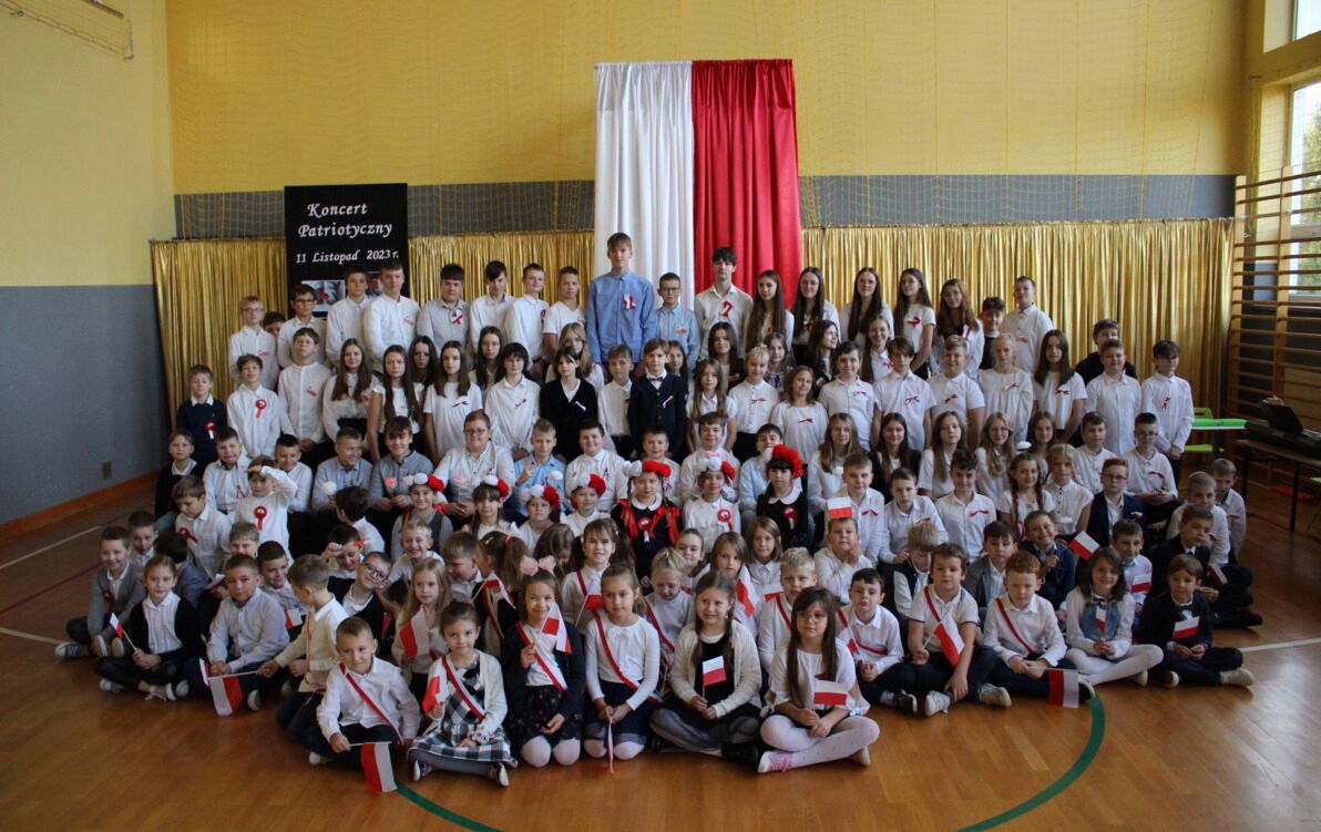 Zdjęcie do Szkolny Koncert Patriotyczny  w 105 &ndash; Rocznicę Odzyskania przez Polskę Niepodległości