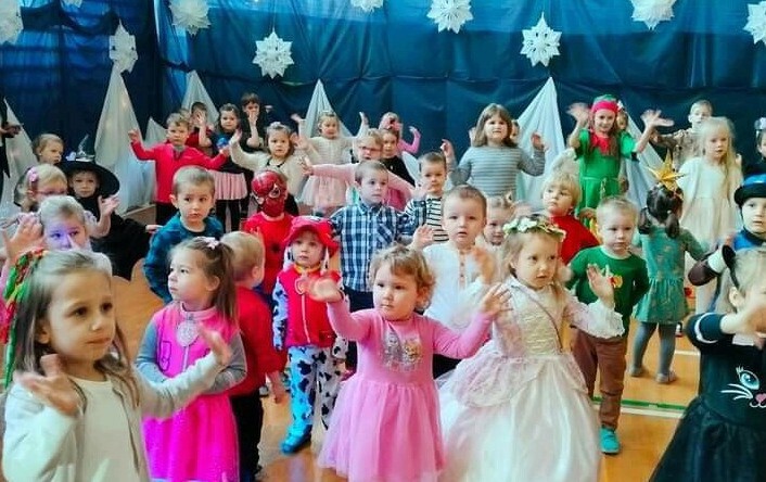 Zdjęcie do Choinkowa zabawa przedszkolak&oacute;w