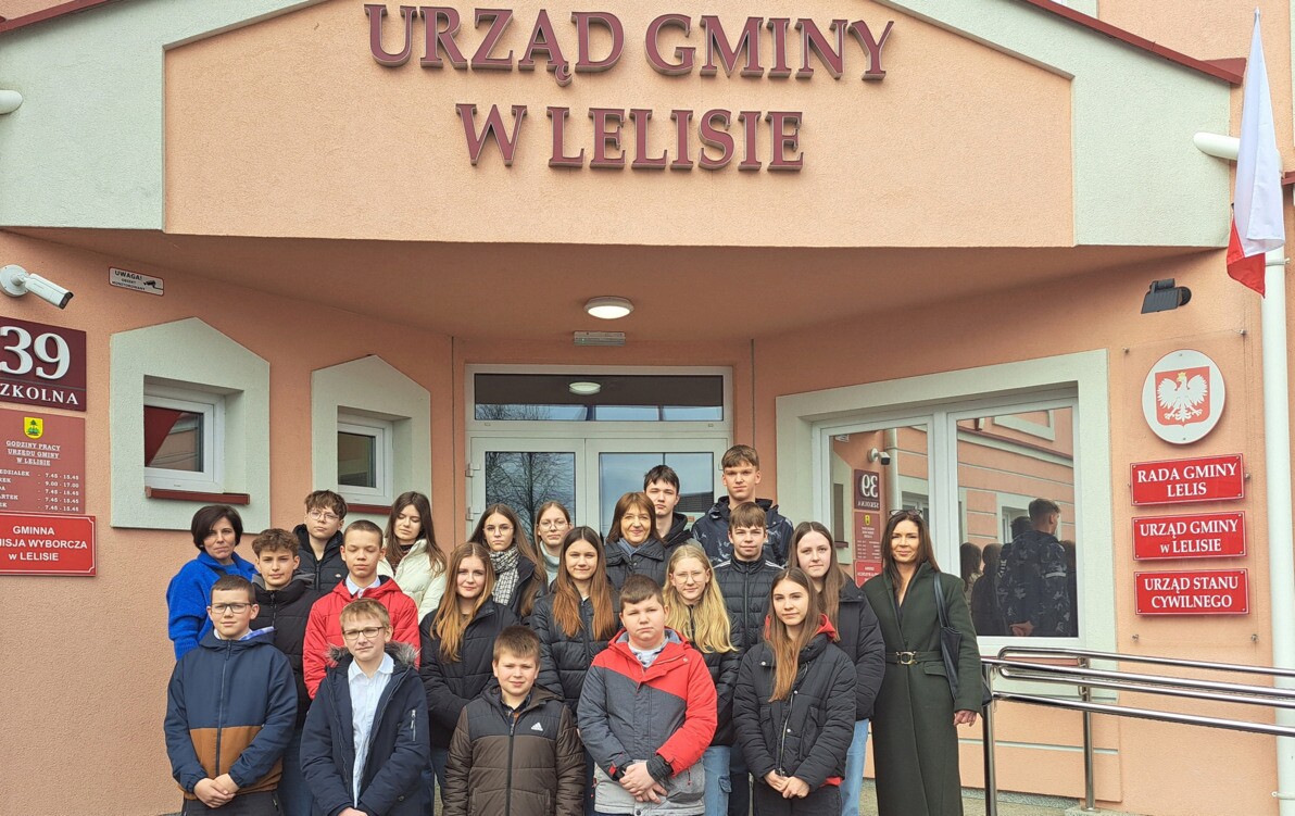 Zdjęcie do Udział uczni&oacute;w w Sesji Rady Gminy w Lelisie