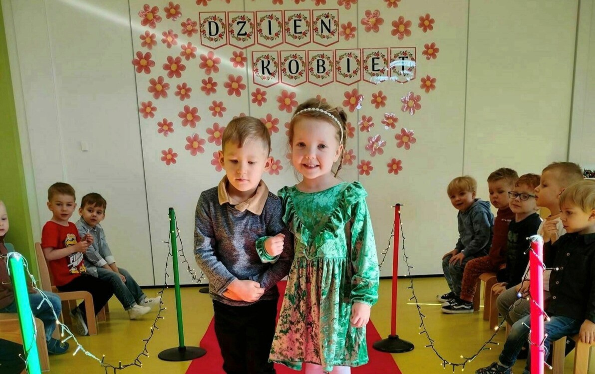 Zdjęcie do Każdy Przedszkolak wie, jak damy się traktuje!