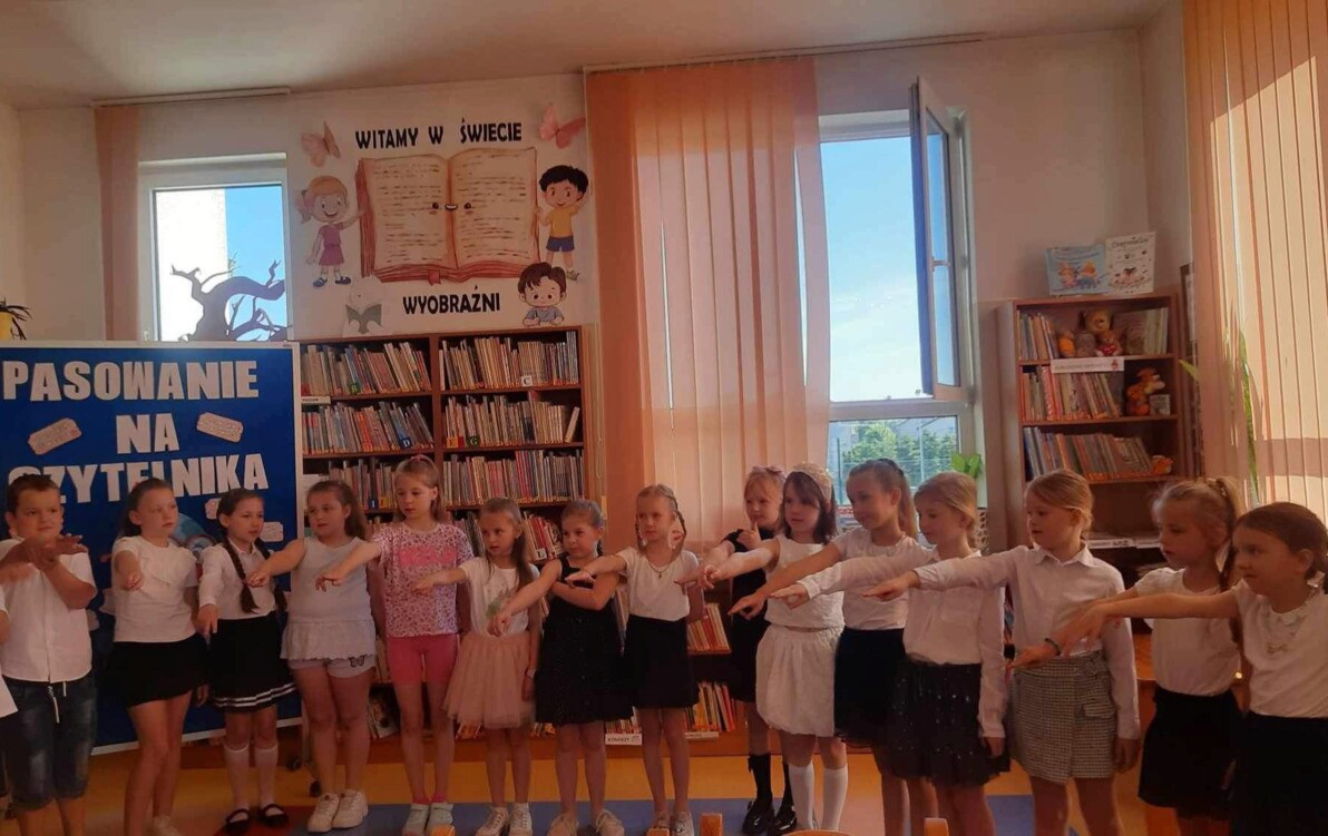 Zdjęcie do Pasowanie na czytelnika biblioteki szkolnej