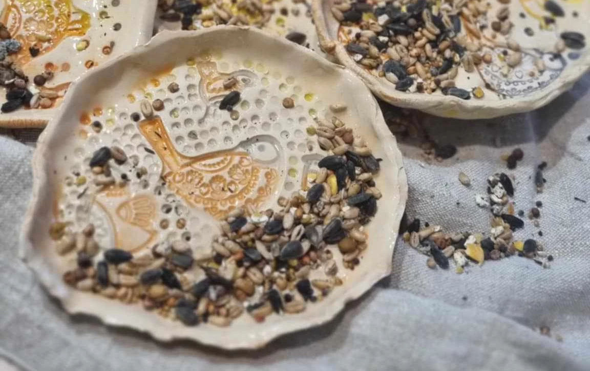 Zdjęcie do CERAMICZNE MISECZKI NA KARMĘ DLA PTAK&Oacute;W