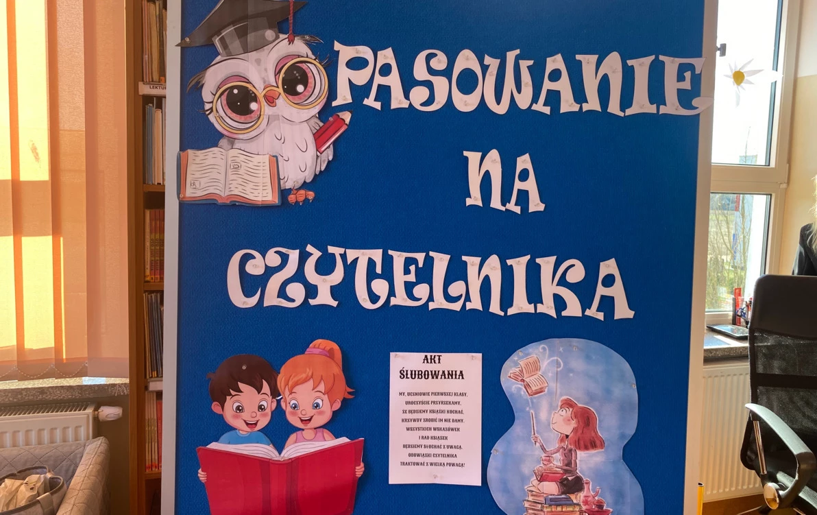 Zdjęcie do Pasowanie na czytelnika uczni&oacute;w klasy 1
