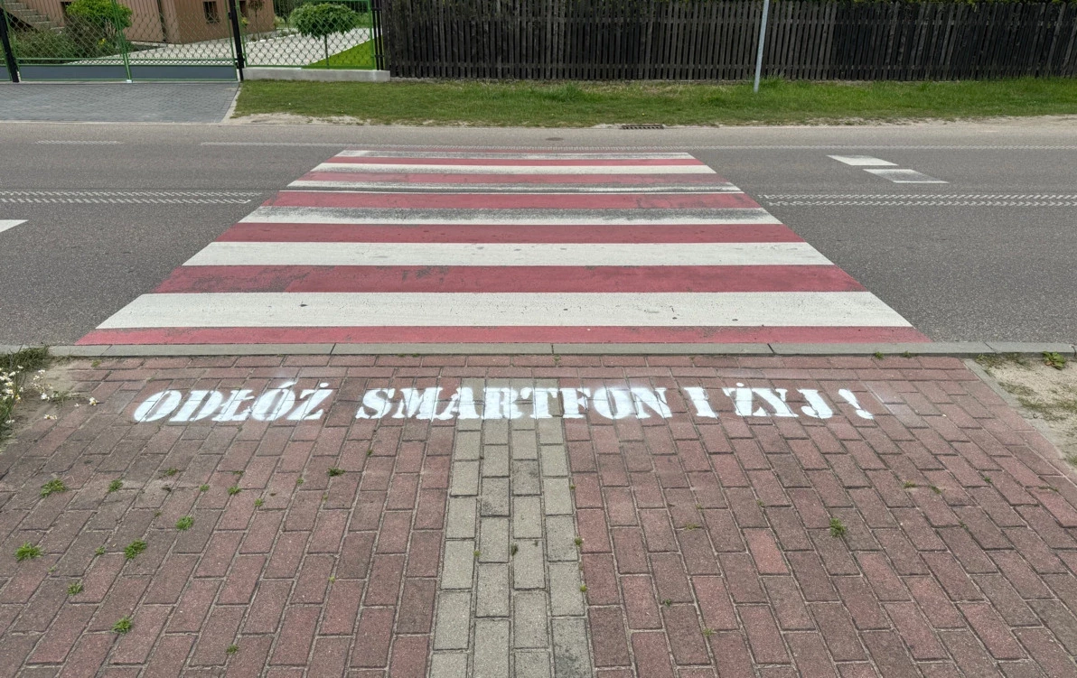 Zdjęcie do Og&oacute;lnopolska kampania społeczna &bdquo;Odł&oacute;ż smartfon i żyj&rdquo;