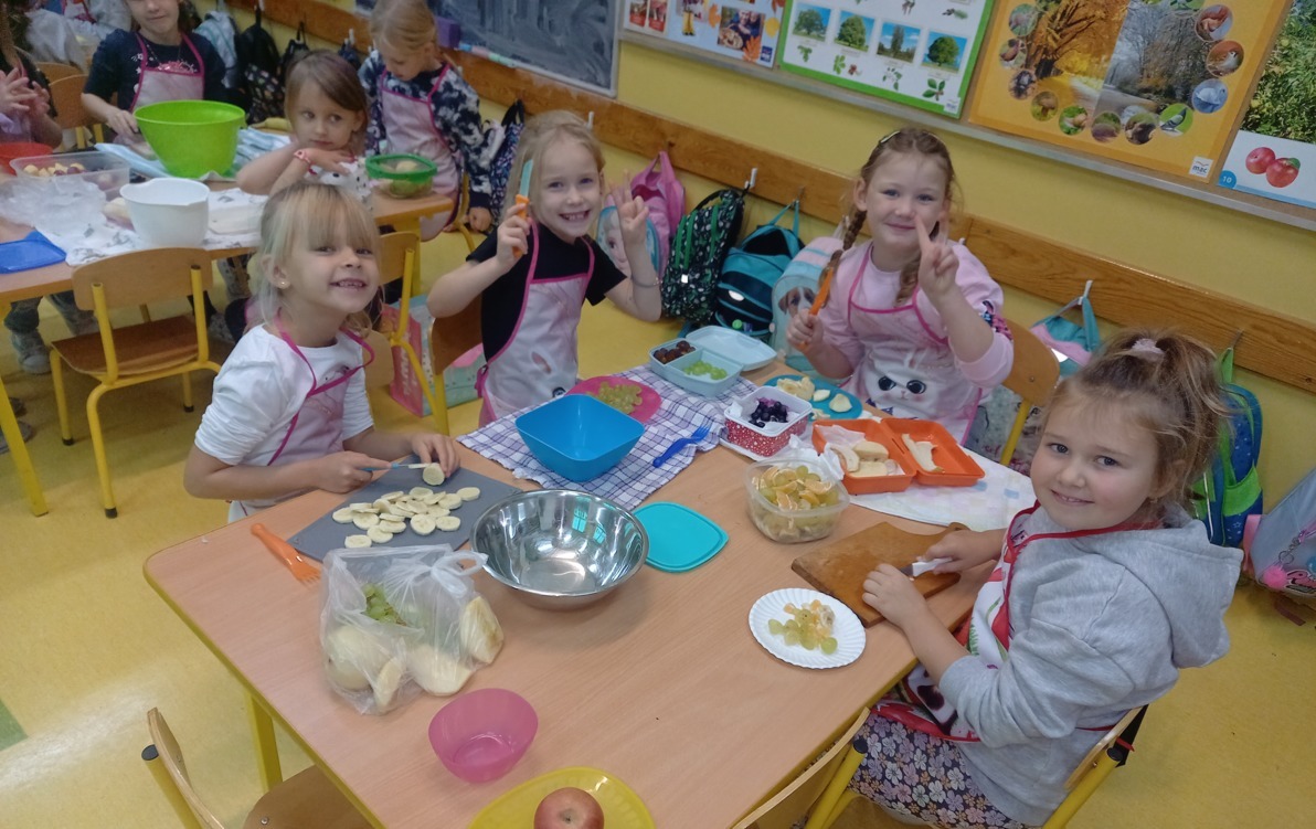 Zdjęcie do Pyszna i zdrowa sałatka owocowa